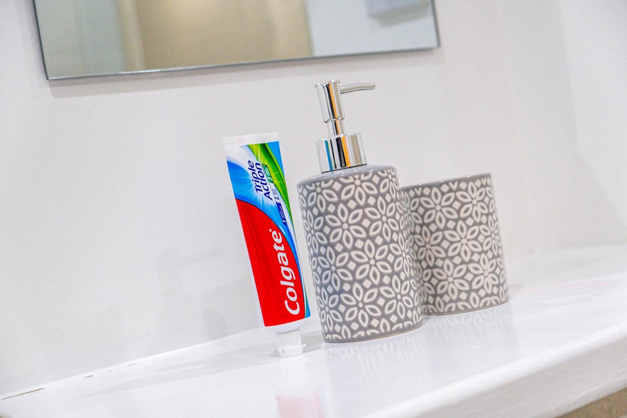Central Suite Near Mailbox, King Bed, Ping Pong, Netflix, Sleeps 4 Birmingham Luaran gambar