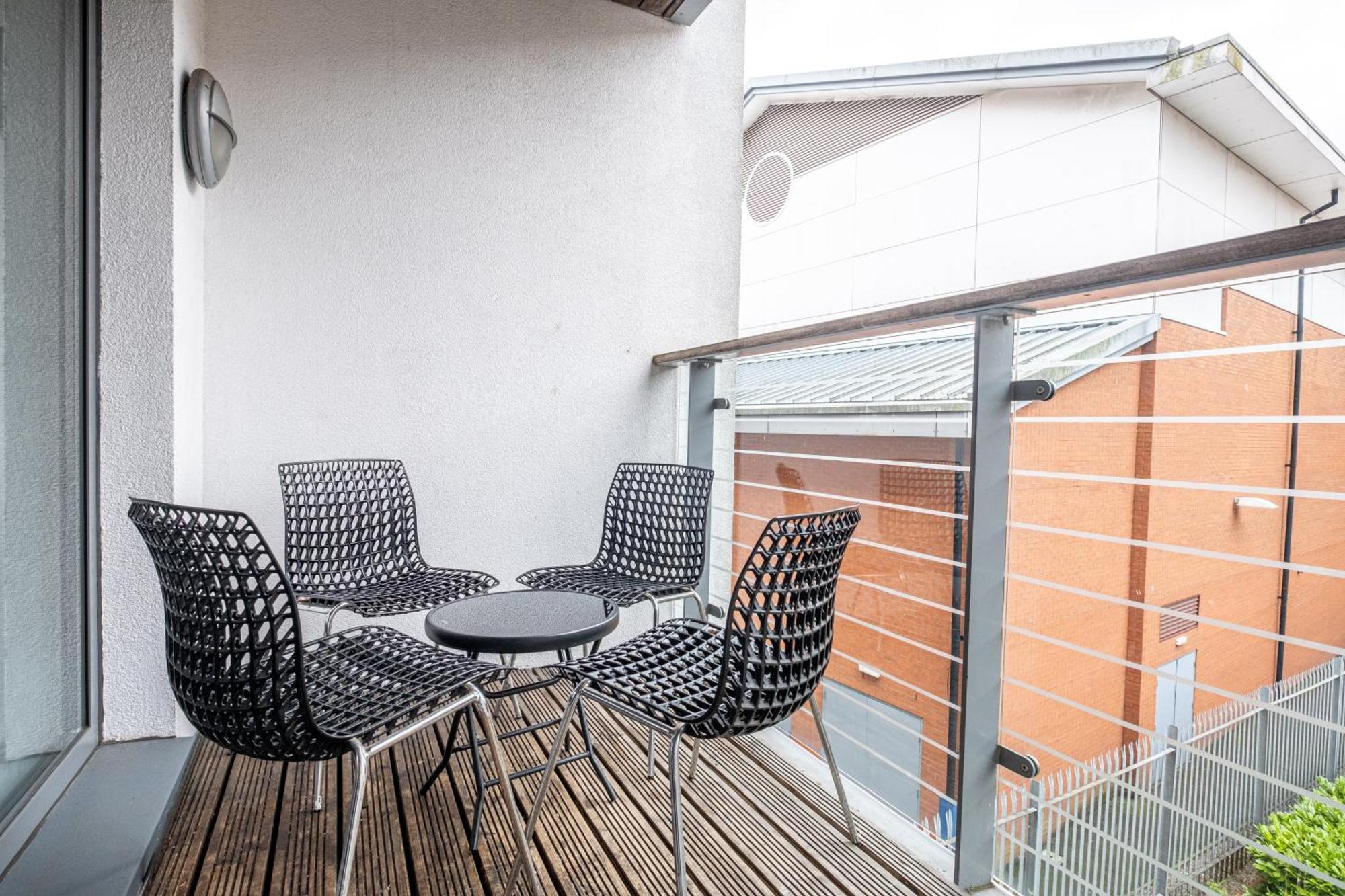 Central Suite Near Mailbox, King Bed, Ping Pong, Netflix, Sleeps 4 Birmingham Luaran gambar